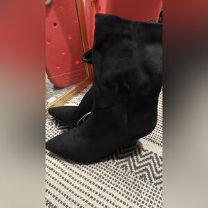 Universal thread  Women's Boots size 6